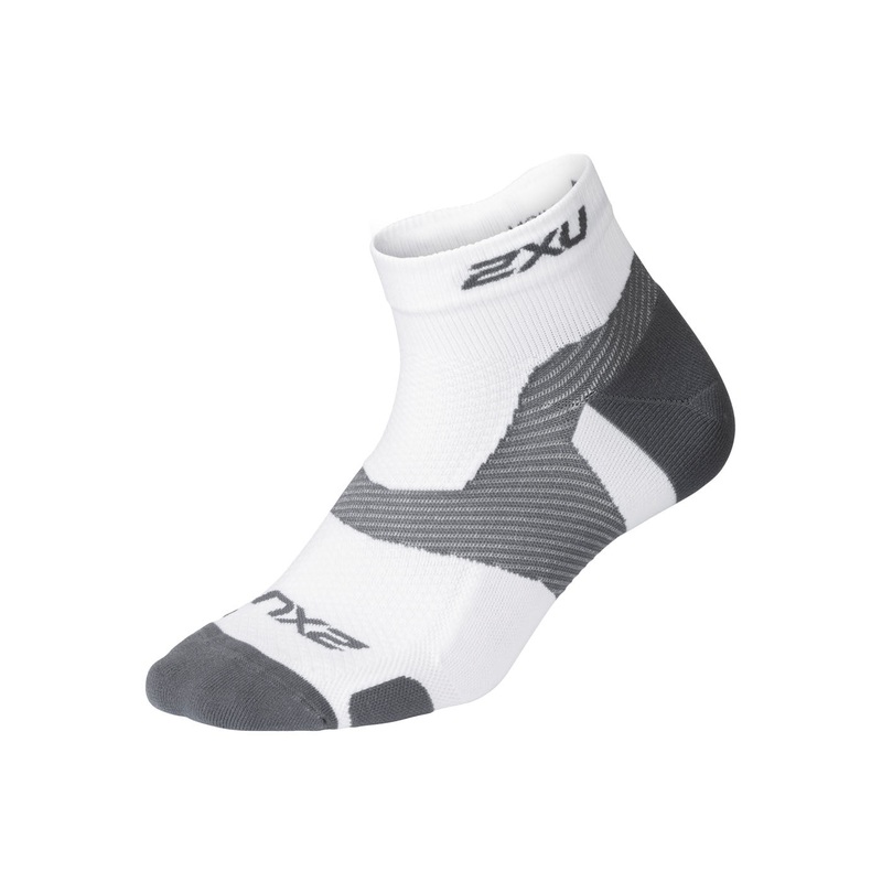 2XU UA5047E Vectr Light Cushion 1/4 Crew Unisex Running Socks (White/Grey)