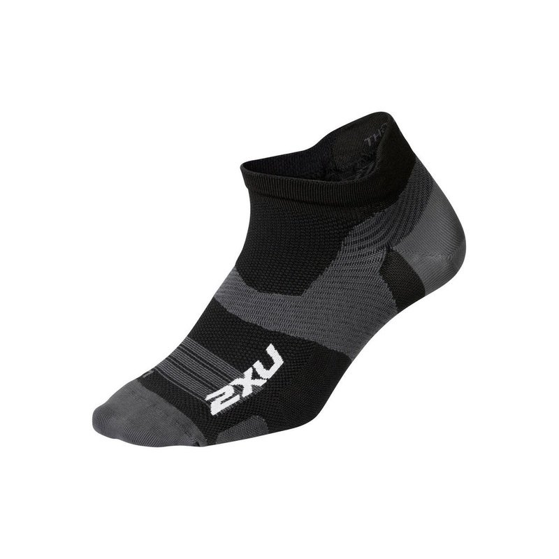 2XU UA7027E Vectr Ultralight No Show Unisex Running Socks (Black/Titanium)