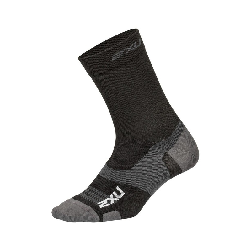 2XU UA7029E Vectr Ultralight Crew Unisex Running Socks (Black/Titanium)