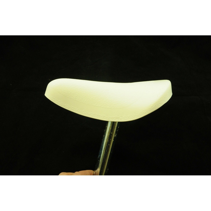 SMALL KIDS BIKE SEAT CHILDREN’S CYCLE SADDLE FITTED 22.2MM SEAT POST WHITE NOS